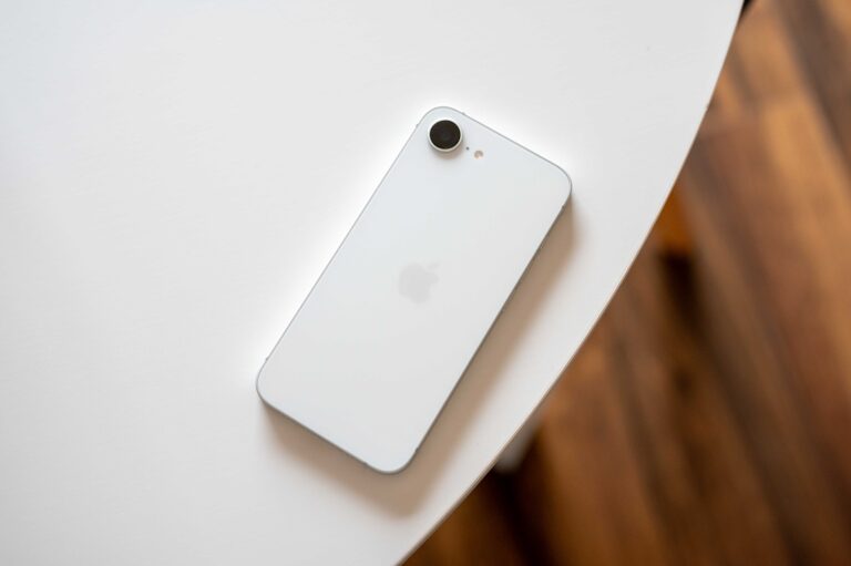 iPhone 16e Modelinde MagSafe Yok