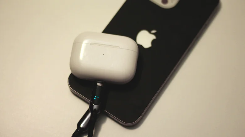 AirPods iPhone Kullanarak Nasıl Şarj Edilir